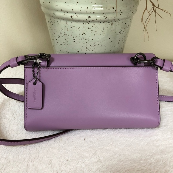 COACH Phone Crossbody in Smooth Leather - Lily - Picture 2 of 6